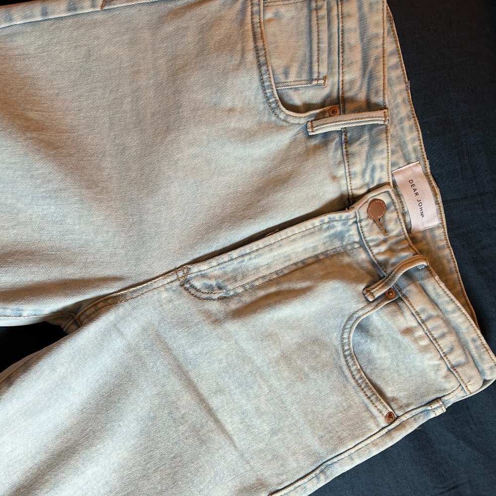 LIKE NEW! Women's  Size 28 Dear John Classic Jeans